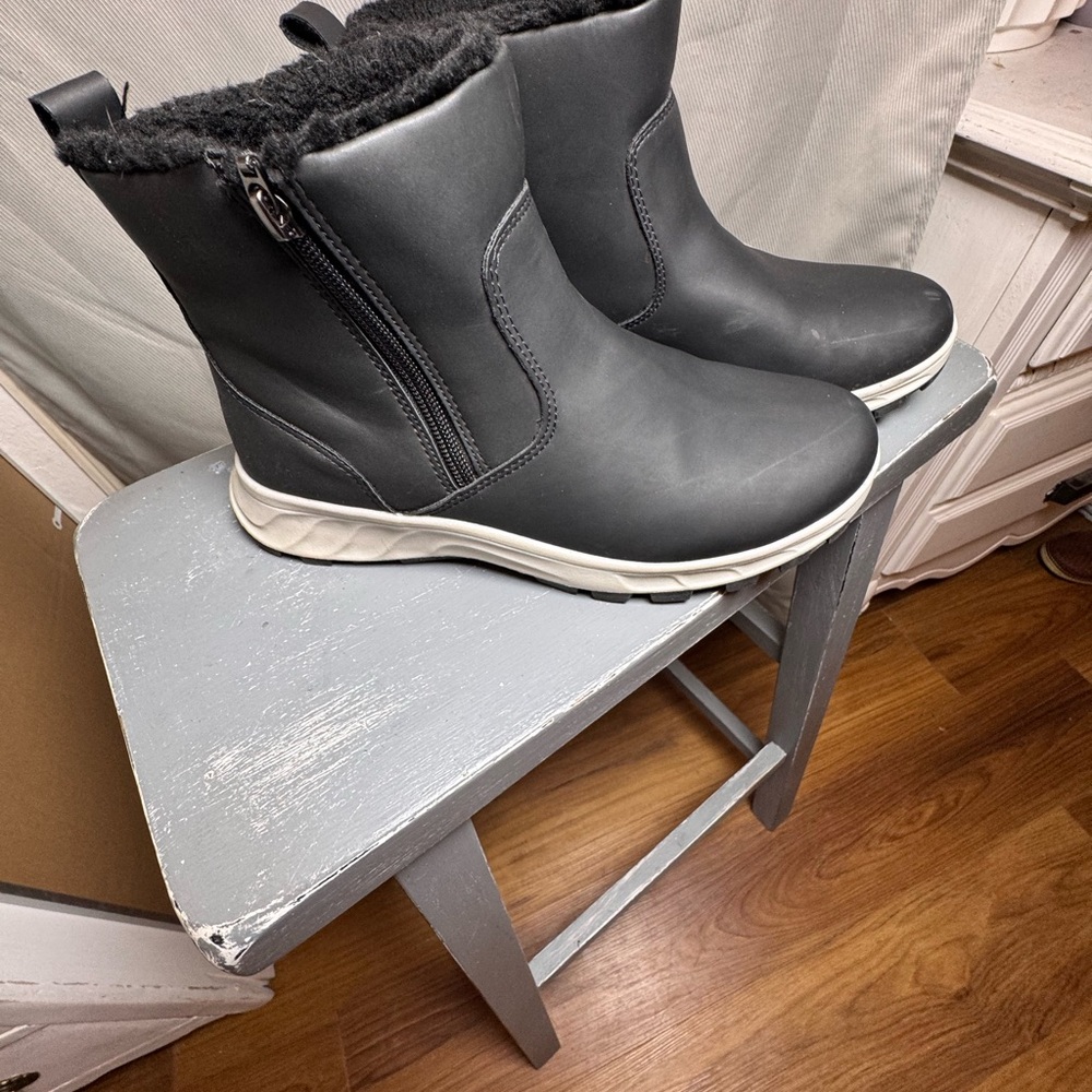 Kamik Gray Ankle Boots with White Soles
